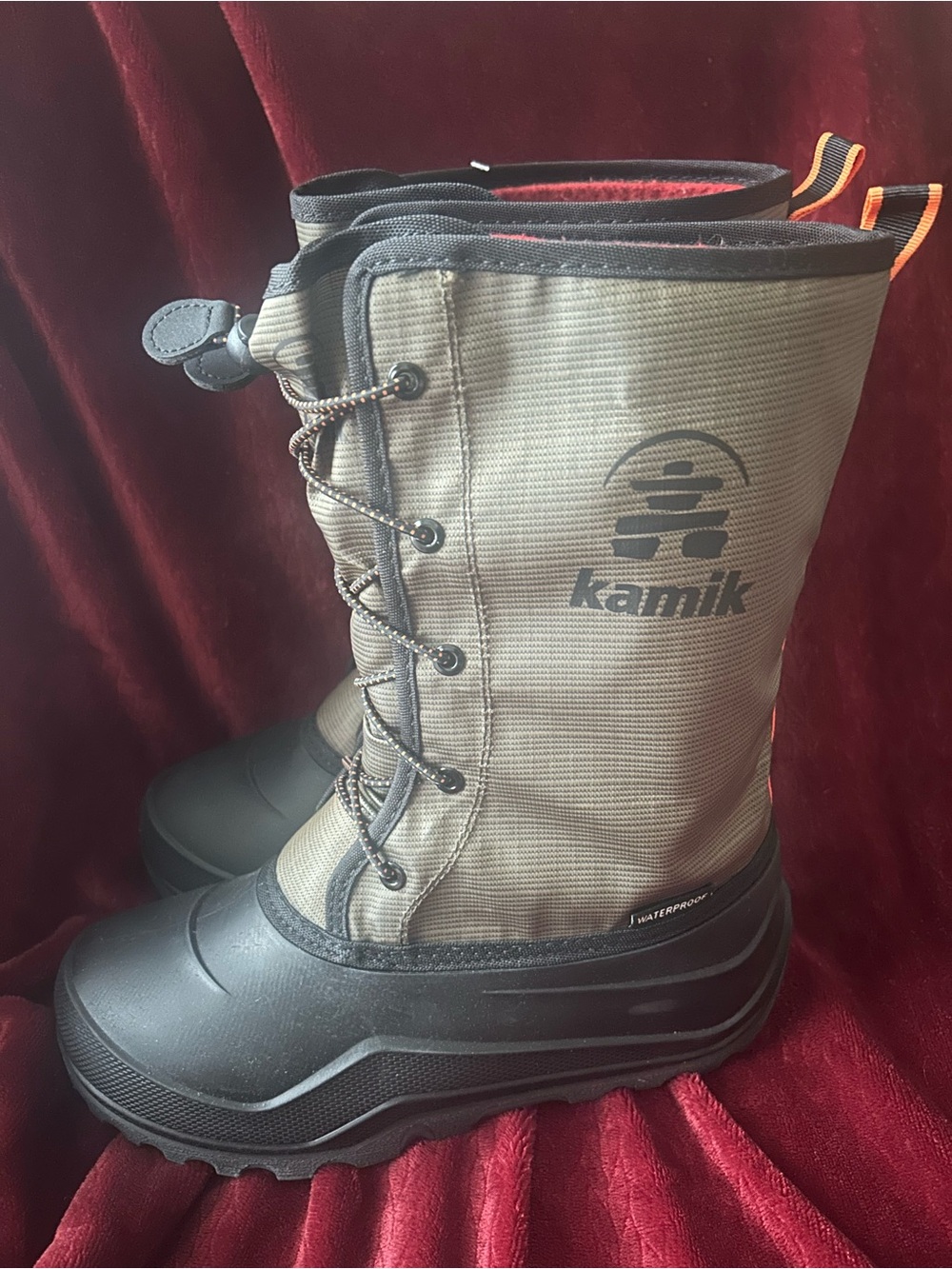 Kamik Snowmates Lace Up Waterproof Boots Big Kids 7 or Women’s  8/8.5 NWT